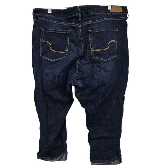 Levi's Women Plus Size 22 Mid Rise Capri Blue Jeans Dark Wash Cuff Stretch Denim - Picture 2 of 6